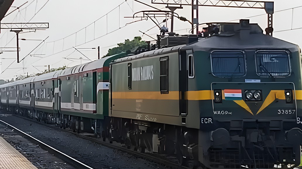 ভারত থেকে আনা ১৮টি নতুন রেলকোচ পৌঁছাল ঈশ্বরদীতে